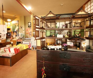 Interior shop area with wooden chest and display at Suehirokan reception, Niigata Chūbu