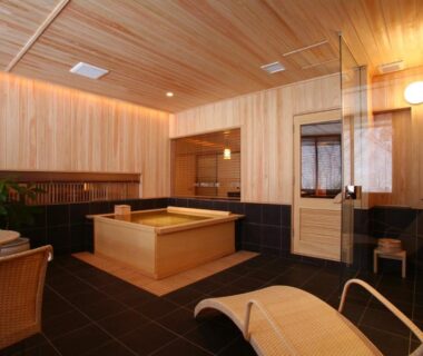 Indoor wooden bath with loungers at Suizantei Club Jozankei Hokkaidō