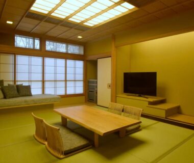 Traditional tatami sitting room with low table and shoji screens at Suizantei Club Jozankei in Hokkaidō
