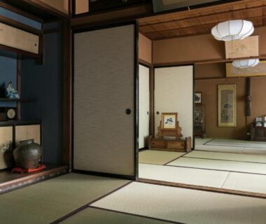 Spacious tatami room with sliding doors, tokonoma alcove and paper lanterns at Sumiyoshi Ryokan in Gifu