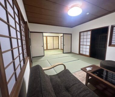 Tatami room with shoji screens, low table and seating at Suzuya ryokan in Miyagi, Tōhoku, Japan