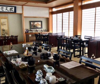 Ryokan dining area with tatami, shoji screens and set tables at Taiheikan in Yamanashi, Chūbu