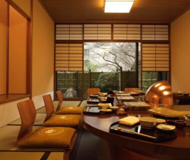 Tatami dining room with low table, zabuton chairs and shoji screens at Takanawa Hanakohro in Tokyo