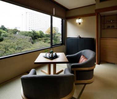 Tatami room seating with low table and garden view at Takanawa Hanakohro in Tokyo