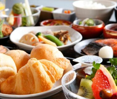 Mixed Japanese and Western breakfast with croissants, fruit, rice bowls and small side dishes at Takayama Ouan Gifu