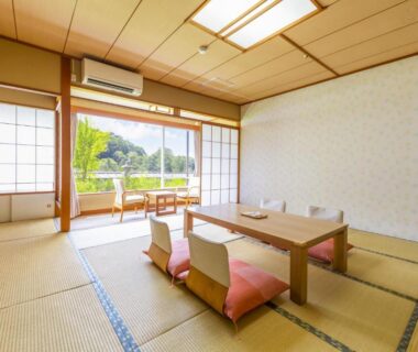 Bright tatami room with low table and shoji screens, Tateshina Grand Hotel Takinoyu, Nagano, Chūbu Japan