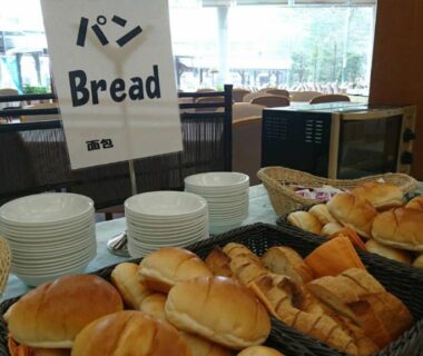 Assorted rolls and loaves in buffet baskets at Tateyama Prince Hotel dining area in Nagano