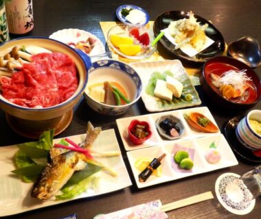Assorted small dishes with grilled fish and beef pot, Tenryuso ryokan, Chiba, Kantō, Japan