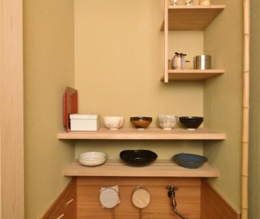 Tea alcove with kettle, bowls and wooden ladle in The Edo Sakura ryokan, Tokyo, Kantō