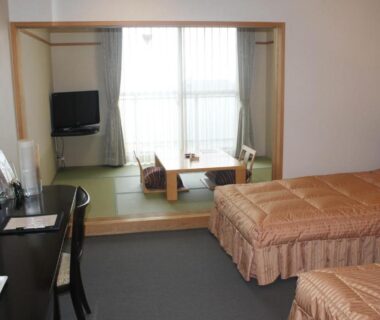 Western twin beds with tatami seating area at The Gran Resort Arima in Hyōgo, Kansai