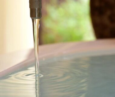 Faucet filling indoor bathtub at おこもりの宿 夢流し, Chūbu Gifu