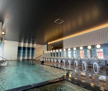 Communal indoor bath with washing stations and mirrors at Tokigasane, Ishikawa, Chūbu