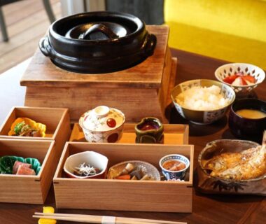 Bento-style meal with grilled fish, miso soup and assorted side dishes at Toriizaki Club Sushi Auberge, Chiba