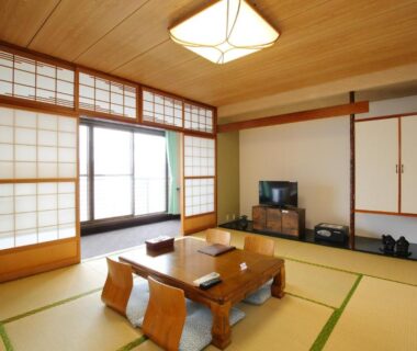 Traditional tatami room with low table, zabuton seating and shoji screens at Toya-onsen Hotel Hanabi Hokkaidō