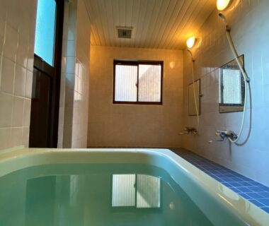 Rectangular tiled indoor tub with wall shower, mirrors and window at Toyofuku, Hyōgo, Kansai
