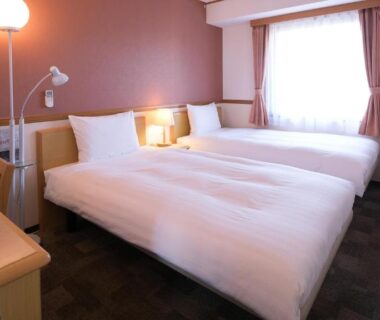 Two single beds, desk and window in Toyoko Inn Maebashi Ekimae, Gunma, Kantō, Japan
