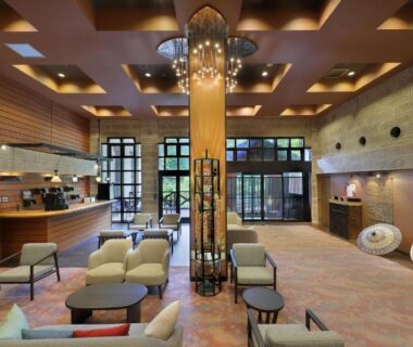 High-ceiling ryokan lobby with lounge seating, wooden accents and large windows at Tsuganoki in Tochigi, Kantō, Japan