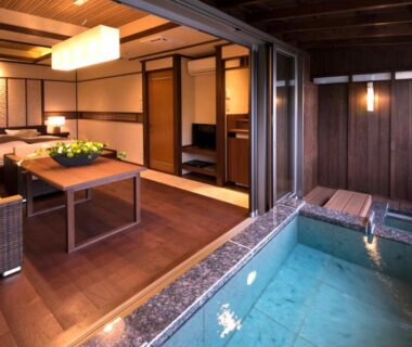 Indoor stone bath with tatami seating and shoji screens at Uminohana in Shizuoka, Chūbu
