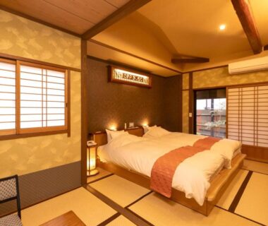Tatami room with twin beds, shoji screens and wooden beams at Wa no Yado Sagiritei, Ōita, Kyūshū, Japan