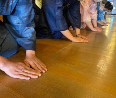 Guests kneeling in yukata on wooden floor at Wakamatsu Hot Spring Resort in Hokkaidō