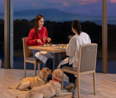 Two guests dining with dogs at Wan Wan Paradise Premier Izukogen in Shizuoka