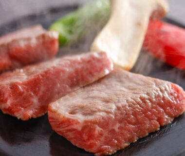 Sizzling beef slices with mushroom and pepper at Wan Wan Paradise Takayama in Gifu