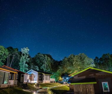 Star-filled sky above illuminated cabins at YATSUGATAKE KOGEN RESORT in Yamanashi, Chūbu