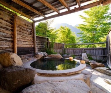 Outdoor stone onsen bath at Yakenoyu in Chūbu, Gifu, Japan