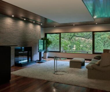 Modern lounge with panoramic windows overlooking green forest at Yamanakaonsen Hanamurasaki, Ishikawa, Chūbu