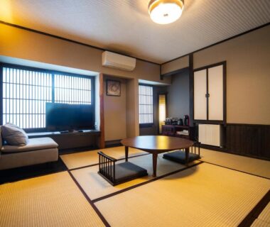 Tatami room with low table, sofa and shoji window, Yasuraginoyado Yufu, Ōita, Kyūshū