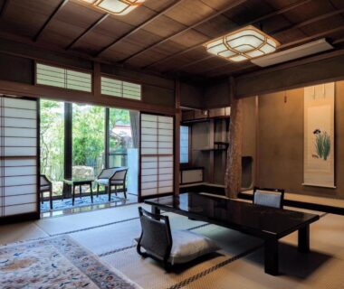 Traditional tatami room with low table and shoji doors at Yatsusankan in Gifu Chubu