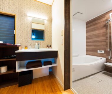 Bathtub and vanity with wooden flooring at Yufuin Hanarenoyado Yukagetsu in Ōita, Kyūshū
