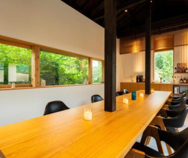 Interior dining area with long wooden table, chairs and garden view at Yufuin Hanarenoyado Yukagetsu in Oita