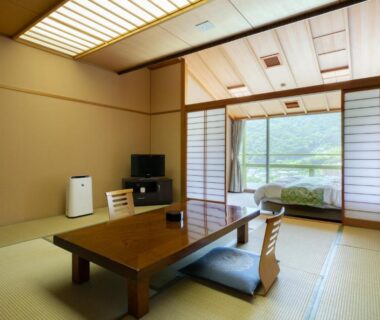 Tatami room with low table, shoji screens and garden view at Yugawara-Onsen GREENPAL YUGAWARA Kanagawa