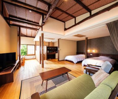 Tatami area with beds and sofa at Yumeguri no Yado Yoshiharu, Shizuoka, Chūbu