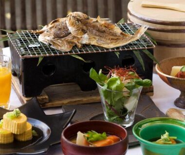 Tabletop grilled shellfish and assorted small dishes at Yumenoian Yuyake Koyake, Hyōgo, Kansai
