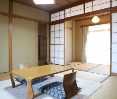 Tatami room with low table, zaisu chairs, shoji screens and sliding doors at Yumorinoyado Sannozyou Yamagata