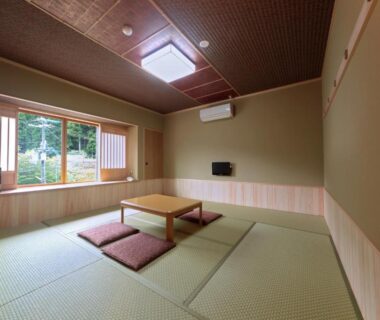 Bright tatami room with low table and garden view at Yumoto Onsen OharaSansou Kyoto