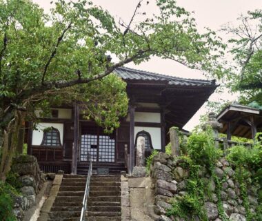 Stone steps leading to a traditional wooden entrance at Yumura Onsen MIDORIYA, Hyōgo, Kansai, Japan