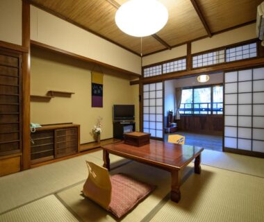 Traditional tatami room with low wooden table and shoji screens at Yunohira Kamiyanagiya, Ōita, Kyūshū
