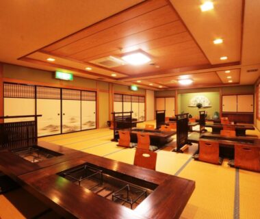 Tatami dining room with low tables, shoji screens and recessed hearths at Yunohirakan, Gifu