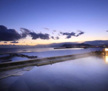 Evening outdoor onsen bath with sea horizon at Yunokawa Prince Hotel Nagisatei, Hokkaidō, Japan