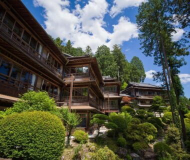Traditional wooden ryokan buildings and manicured garden at Yunoshimakan in Gifu, Chūbu