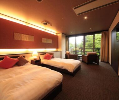 Twin beds and seating area with garden view at Yutorelo-an Kanagawa