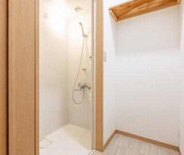 Compact shower stall with handheld shower in add-Hostel Uji Cha-gan-ju-tei Kyoto