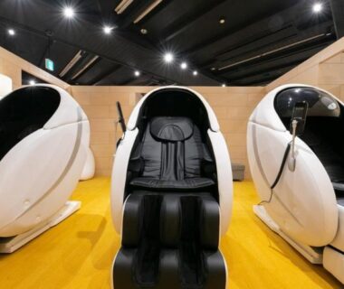 Three white massage pods in relaxation lounge at caffel Hina-no-sato, Ōita, Kyūshū