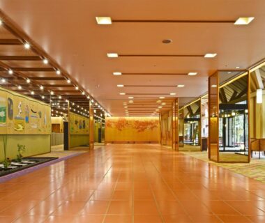 Wide tiled lobby with warm lighting and decorative screens at jyozankei SHIKAnoYU in Hokkaidō
