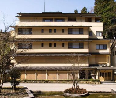 Multi-story ryokan exterior with balconies and courtyard at kanazawayuwakuonsen nihonryourisakaeya in Ishikawa