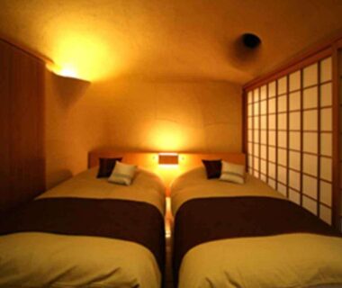 Twin beds and shoji screens in kanazawayuwakuonsen nihonryourisakaeya room, Ishikawa, Chūbu Japan