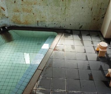 Tiled indoor bath with wooden stools at soraichi ryokan in Miyagi, Tōhoku